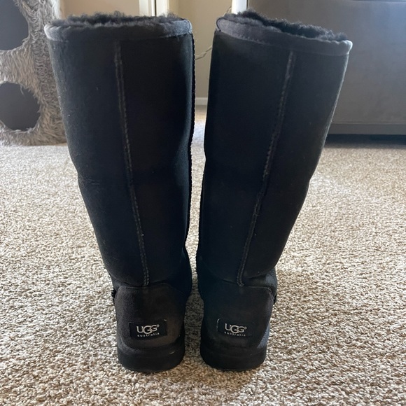 UGG Classic Tall II boot size 8 - Picture 1 of 3